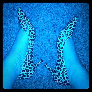 Leopard pumps